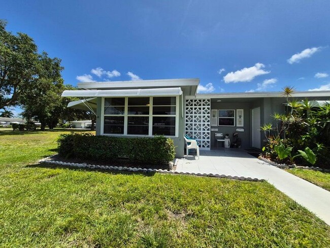 910 South Dr in Delray Beach, FL - Building Photo - Building Photo