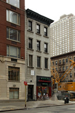 300 E 72nd St in New York, NY - Building Photo - Building Photo