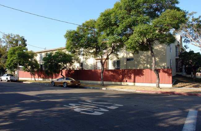 500 W Queen St in Inglewood, CA - Foto de edificio - Building Photo