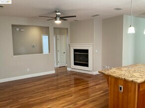 5249 Sungrove Way in Antioch, CA - Building Photo - Building Photo