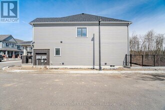 48 Aurora Cmn in Cambridge, ON - Building Photo - Building Photo