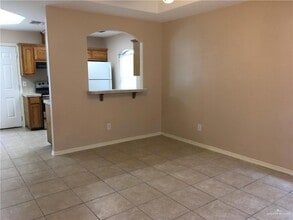 3110 E Diamondhead Ave, Unit B in Alton, TX - Foto de edificio - Building Photo