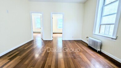 12-15 31st Drive, 2 in Queens, NY - Building Photo - Building Photo