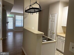 2665 Manhattan Pl-Unit -113 in Vienna, VA - Building Photo - Building Photo