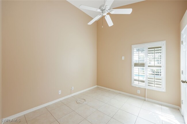 15015 Savannah Dr in Naples, FL - Foto de edificio - Building Photo