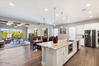 6002 E Santa Cruz Dr in Scottsdale, AZ - Foto de edificio - Building Photo