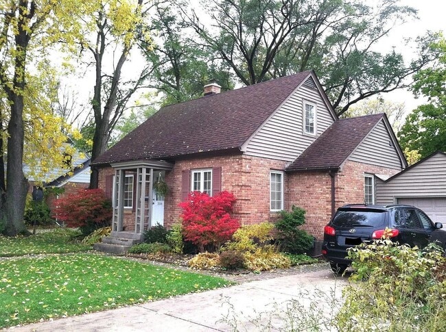 property at 306 N Blackhawk Ave