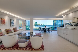 1750 Avenida del Mundo, Unit 408 in Coronado, CA - Foto de edificio - Building Photo