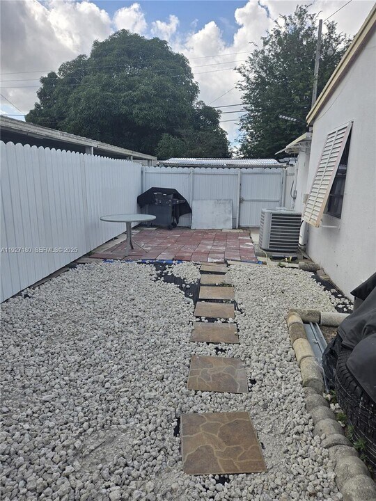 16240 NW 18th Ave in Opa Locka, FL - Building Photo