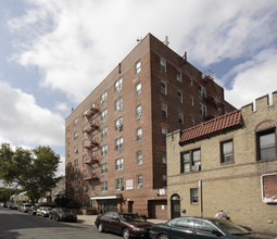 48-10 45th St in Woodside, NY - Foto de edificio - Building Photo