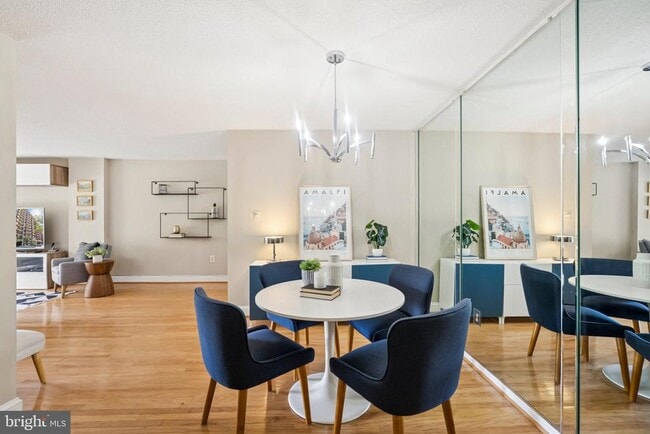 1300 Army Navy Dr in Arlington, VA - Building Photo - Building Photo