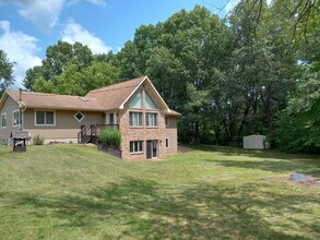 11381 Green Rd in Goodrich, MI - Foto de edificio - Building Photo
