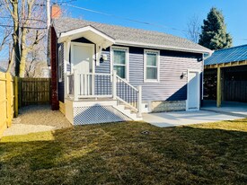 744 E Main St in Morris, IL - Building Photo