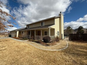 4221 Hillview Dr in Carson City, NV - Foto de edificio - Building Photo