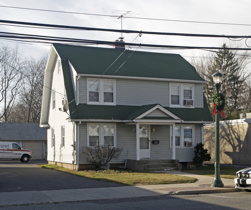 320 Larkfield Rd in East Northport, NY - Building Photo