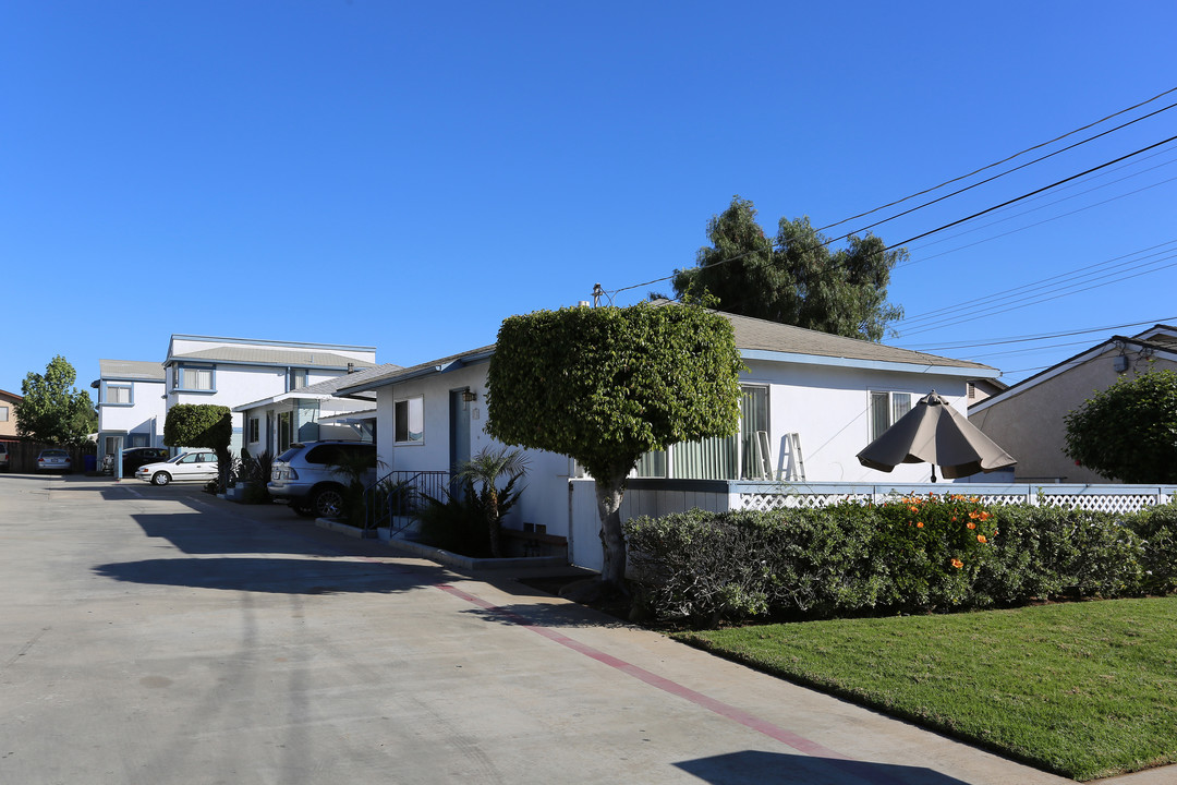 1670-1676 Elm Ave in San Diego, CA - Building Photo