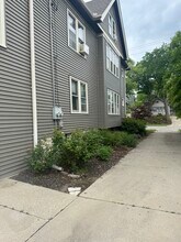 6821 W Lloyd St, Unit 3 BR LOWER FLAT in Wauwatosa, WI - Foto de edificio - Building Photo