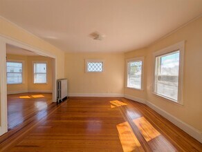 58 Monument St, Unit 58 in Medford, MA - Foto de edificio - Building Photo