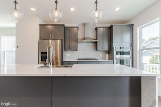 42601 Houdini Rst Ter in Leesburg, VA - Building Photo - Building Photo