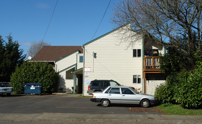 627 3rd Ave SE in Albany, OR - Building Photo - Building Photo