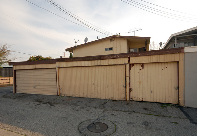 10905 Pioneer Blvd in Santa Fe Springs, CA - Building Photo - Building Photo