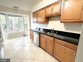 208 Commons Dr NW in Vienna, VA - Building Photo - Building Photo