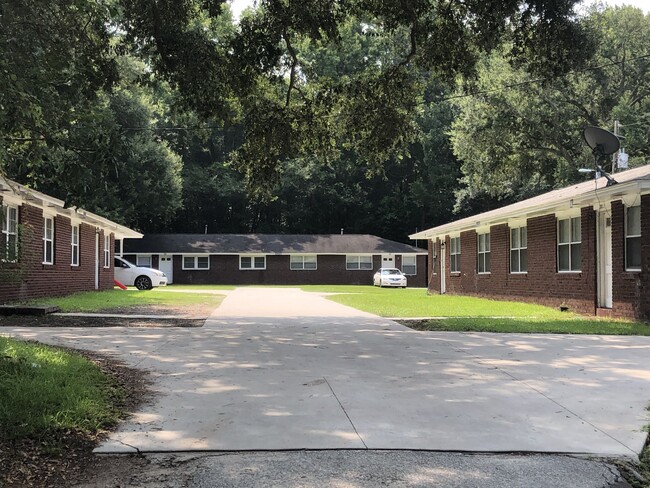 4345 Leslie St in North Charleston, SC - Building Photo - Primary Photo