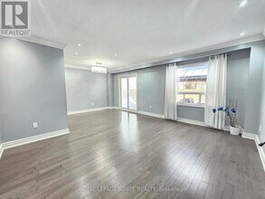 17 St Emilion Way in Toronto, ON - Building Photo - Building Photo