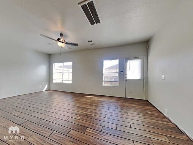 16859 Mammoth Springs Dr in Houston, TX - Foto de edificio - Building Photo