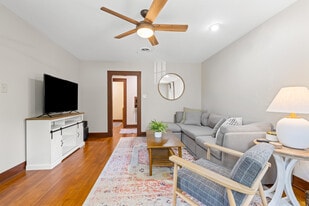 105 Russell Ct, Unit Fully Furnished in Pineville, LA - Building Photo