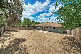 5301 Gladstone Dr in Austin, TX - Building Photo - Building Photo