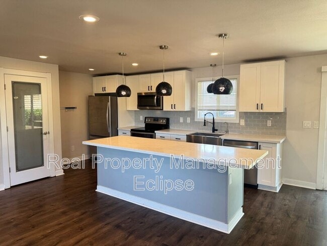 12714 SE 167th Pl in Renton, WA - Foto de edificio - Building Photo