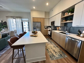 2822 SW 69th Ave, Unit B in Miami, FL - Building Photo - Building Photo