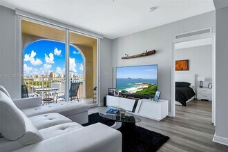 2425 SW 27th Ave in Coral Gables, FL - Building Photo - Building Photo