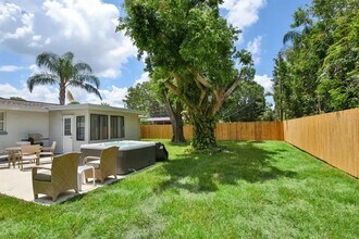 5622 S Lockwood Ridge Rd in Sarasota, FL - Building Photo - Building Photo