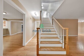 13649 Main St in Bellevue, WA - Foto de edificio - Building Photo