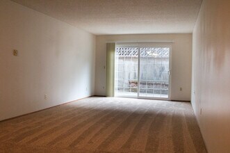 2130 NE Clackamas St in Portland, OR - Building Photo - Building Photo