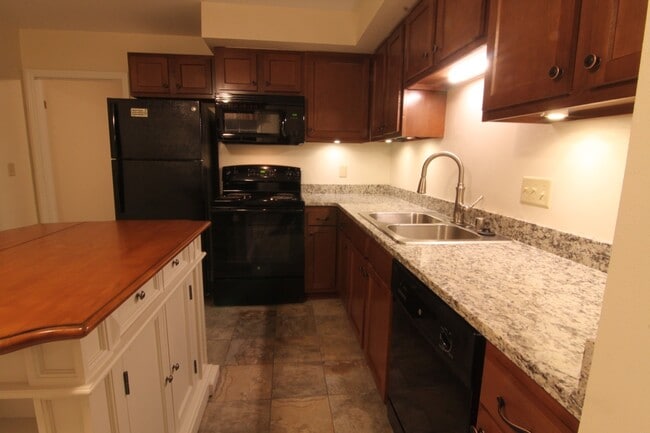 853 Thackeray Trl, Unit 01