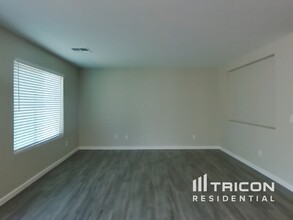 8910 E Plana Ave in Mesa, AZ - Building Photo - Building Photo