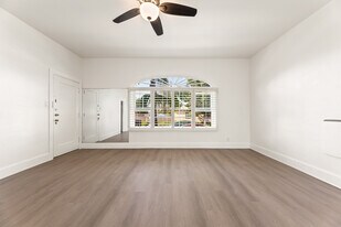 6250 S Van Ness Ave in Los Angeles, CA - Building Photo