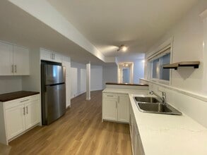5559 Cliffside Rd in Nanaimo, BC - Building Photo - Building Photo