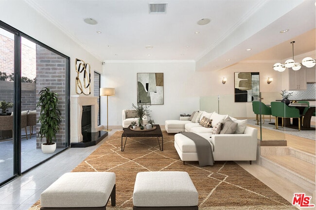 9323 Burton Wy in Beverly Hills, CA - Foto de edificio - Building Photo