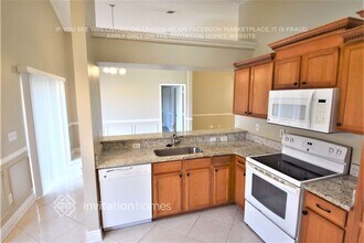 2900 Cool Breeze Cir in St. Cloud, FL - Foto de edificio - Building Photo