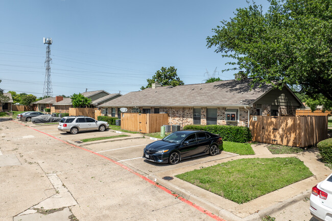 Springwood Creek Condominiums in Plano, TX - Building Photo - Building Photo