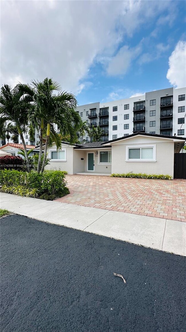 4120 SW 69th Ave in Miami, FL - Building Photo - Building Photo