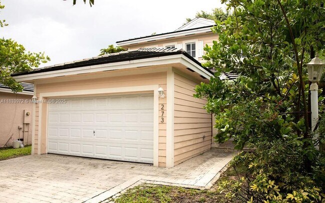 273 SE 32nd Ave in Homestead, FL - Building Photo - Building Photo