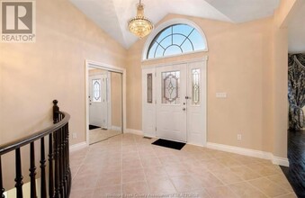 612 Christina Ct in Windsor, ON - Building Photo - Building Photo