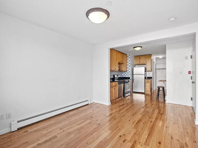 93 Wyckoff Ave in Brooklyn, NY - Building Photo - Building Photo