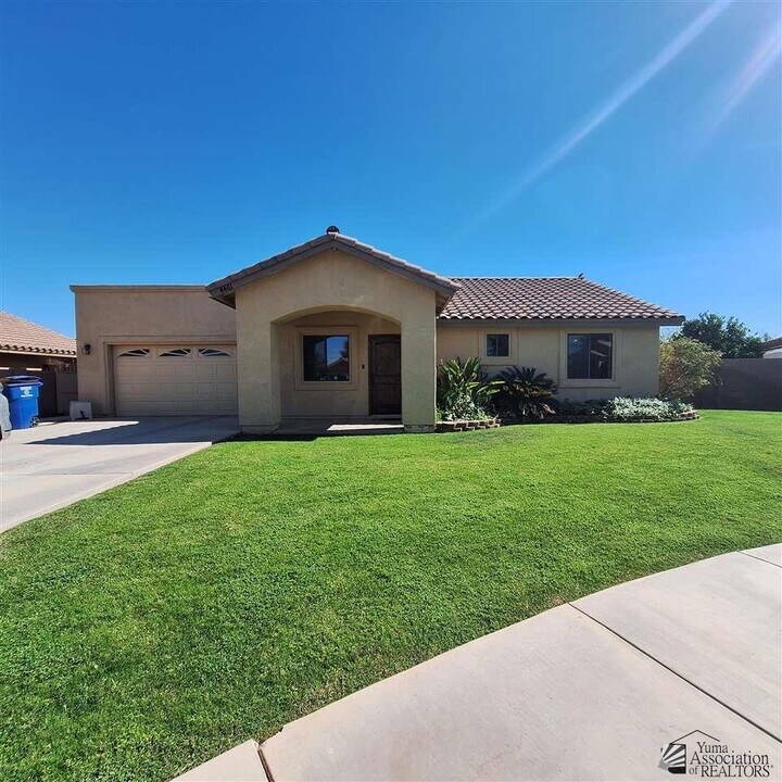4461 W 12th Pl in Yuma, AZ - Building Photo
