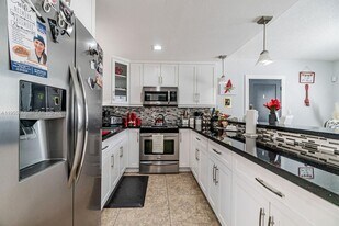 901 NW 22nd Pl in Miami, FL - Building Photo